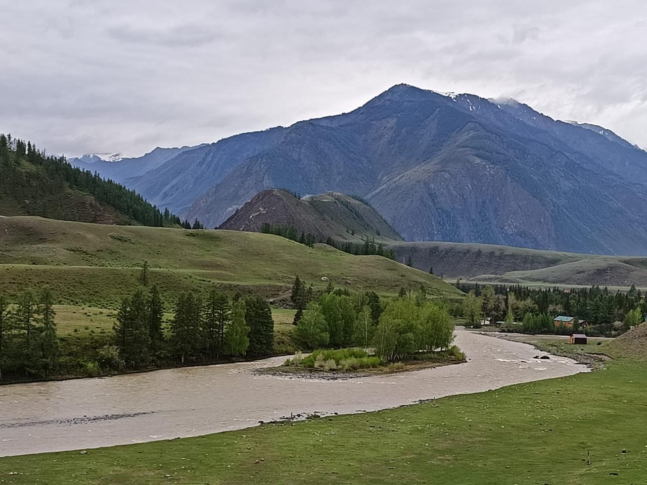 Река Чуя в Чибите прямой выход к реке от турбазы "Рассвет"