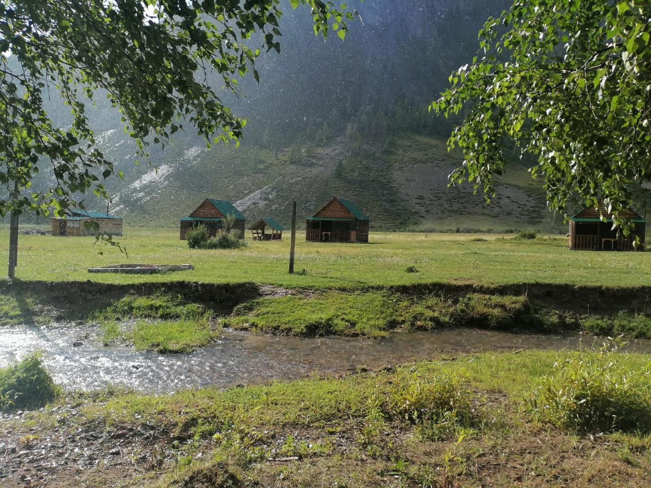 База отдыха "Горная речка" на Алтае Чибит Акташ