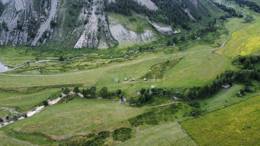 Отдых Чибит у реки Горный Алтай