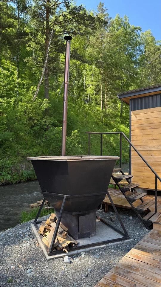 Банный чан на Алтае на берегу реки Узнезя 