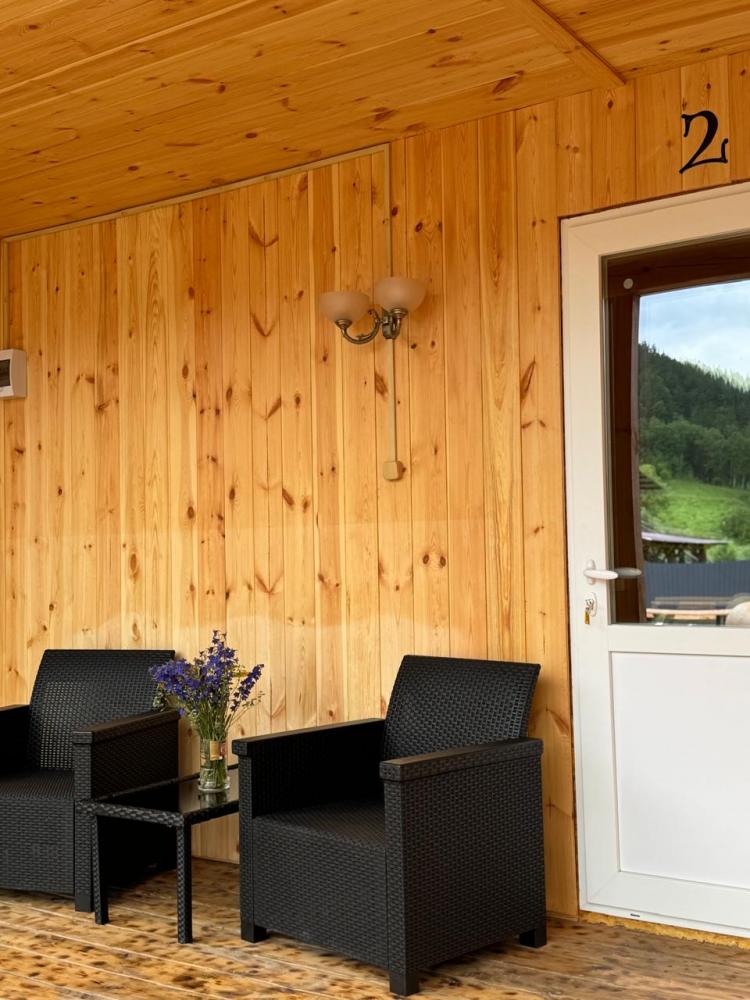 Номер благоустроенный с двуспальной кроватью и диваном