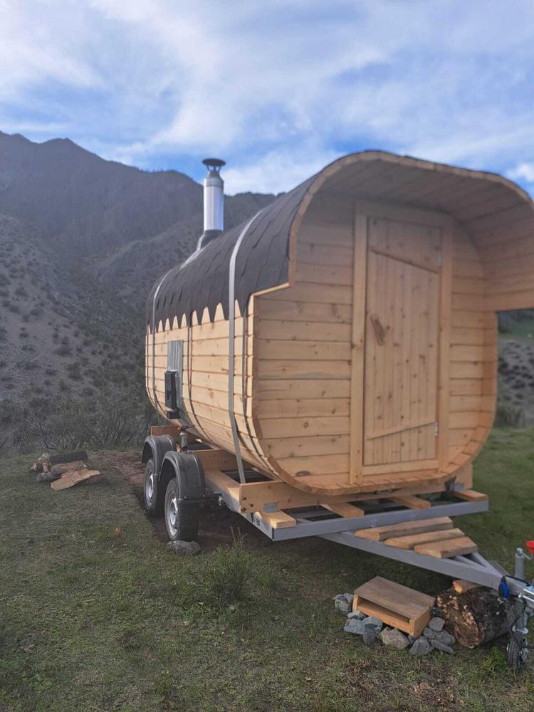 Баня на Алтае у реки Катунь