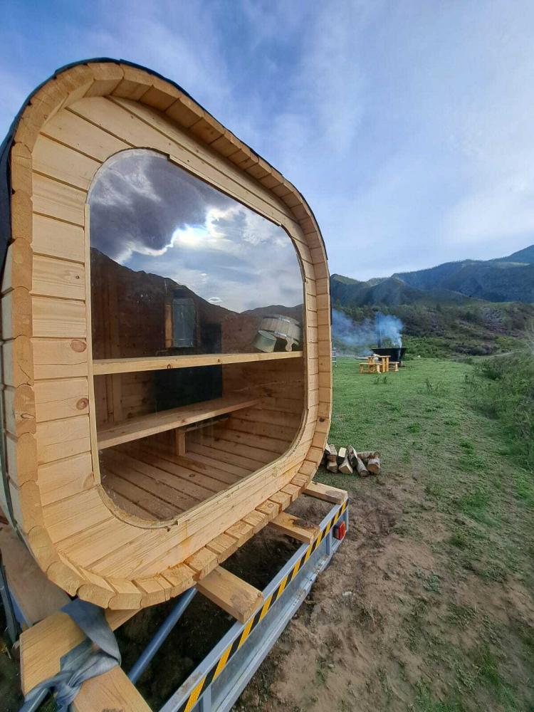 Баня на Алтае у реки Катунь