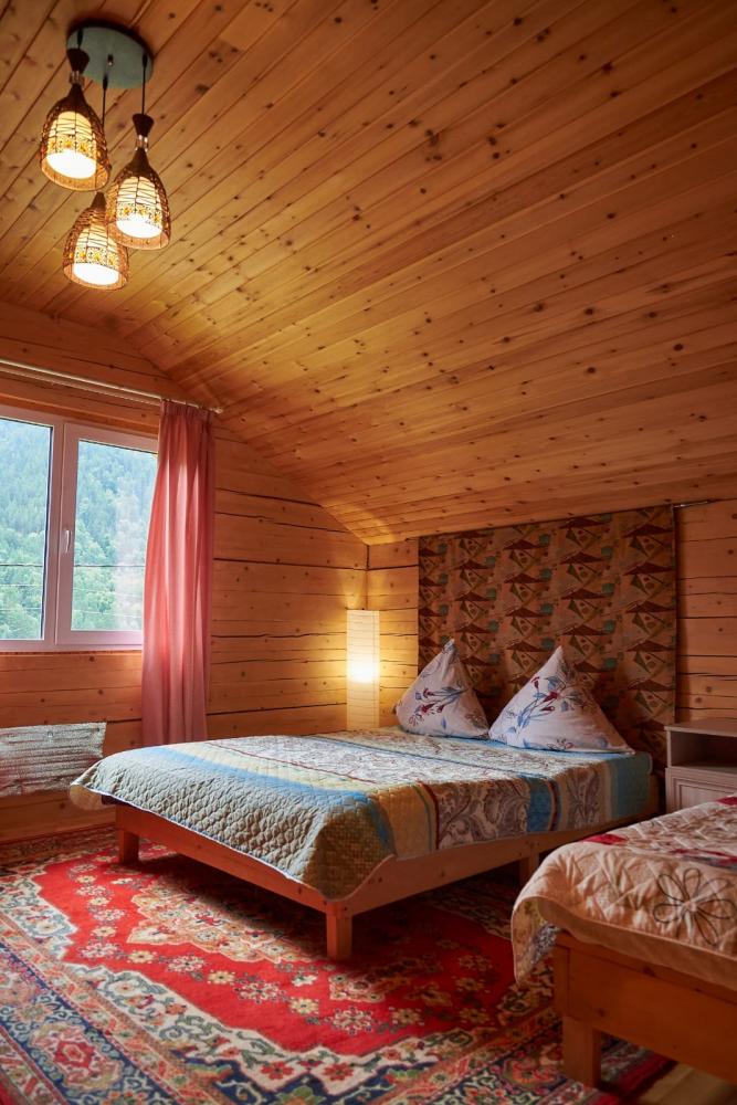 Снять коттедж посуточно в Горном Алтае для большой компании