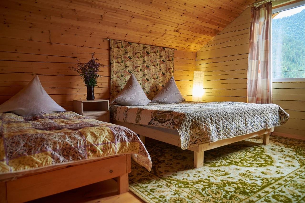 Снять коттедж посуточно в Горном Алтае для большой компании