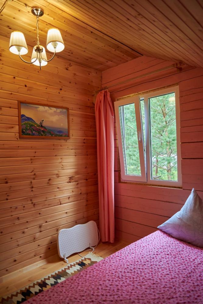 Снять коттедж посуточно в Горном Алтае для большой компании