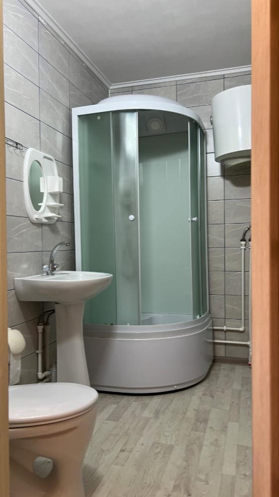 Санузел и душ 3-местного номера