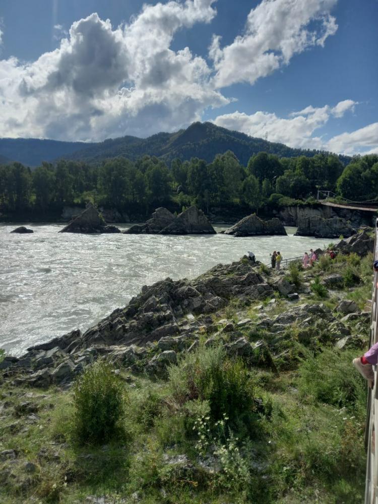 Вид на Зубы Дракона в Элекмонаре со смотровой площадки