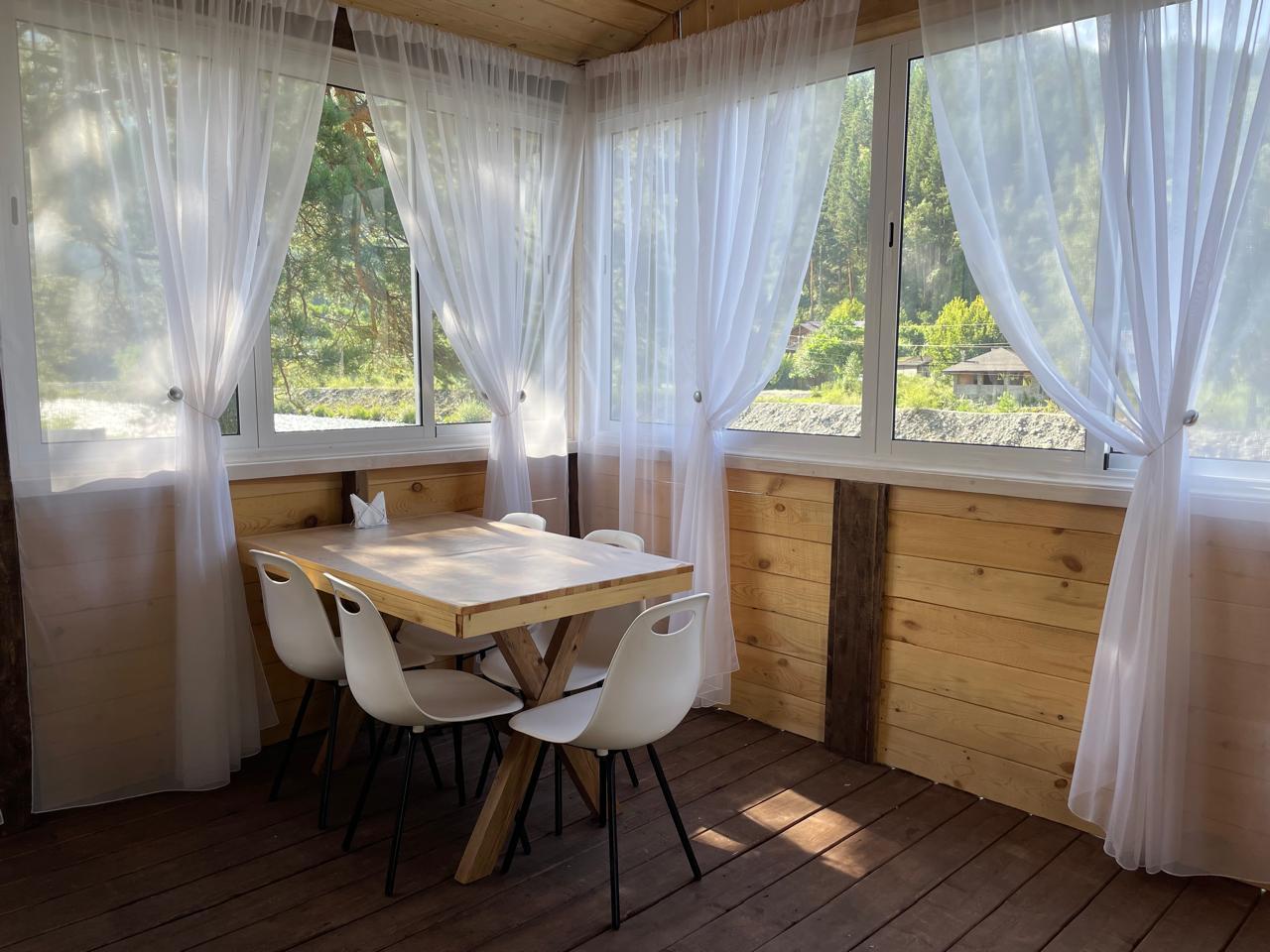 Беседка у реки Чемал