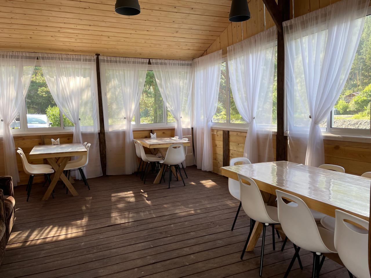 Беседка у реки Чемал