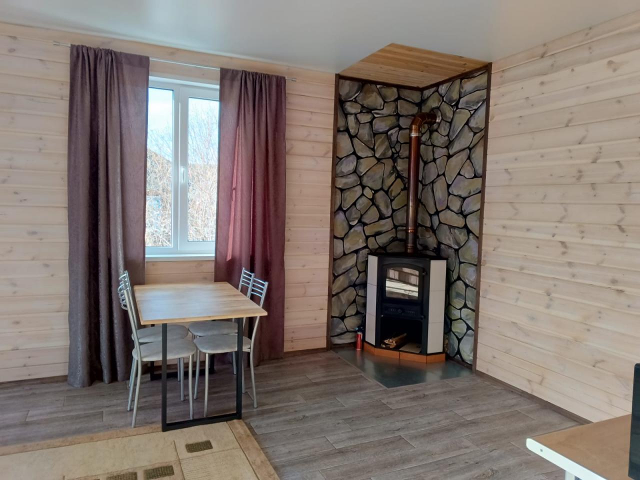 Дом №1 с камином у реки Чемал