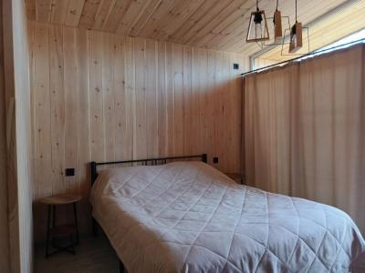 Номер с отдельным входом и двуспальной кроватью