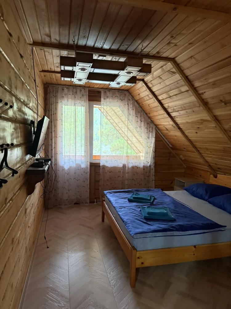 "Бия-Бриз" коттедж в Артыбаше у реки Бия до 8 чел.