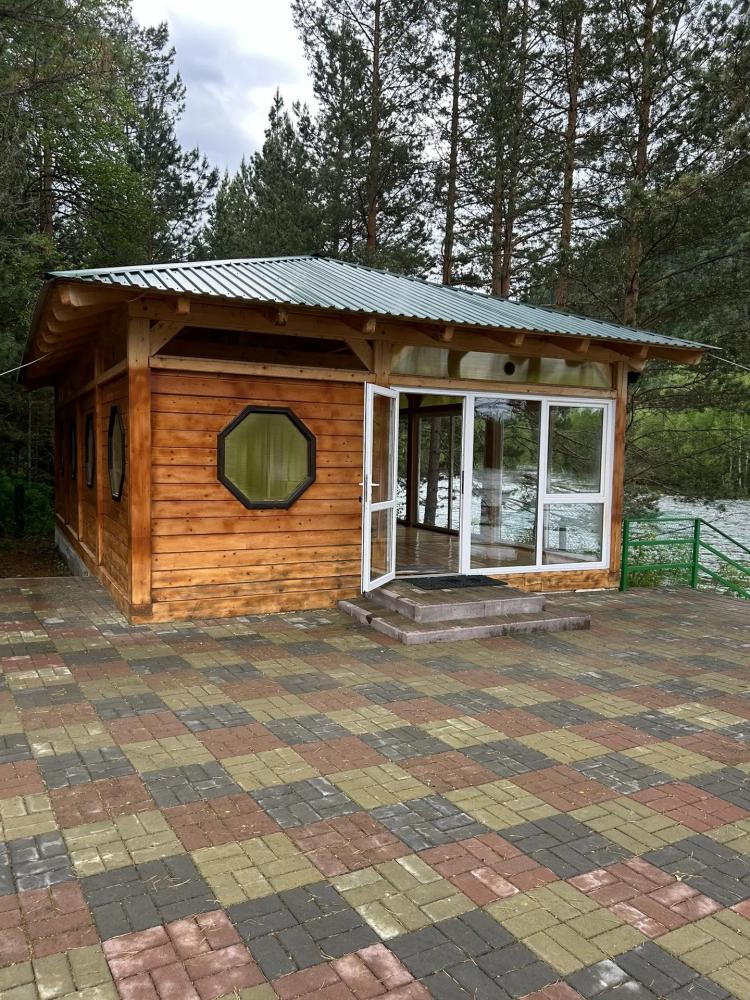 Баня на Алтае с бассейном у реки Бия