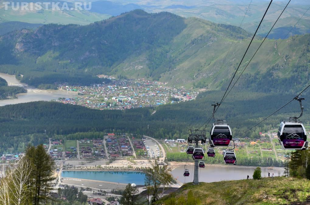 Вид с подъемника на село Манжерок, озеро Манжерок