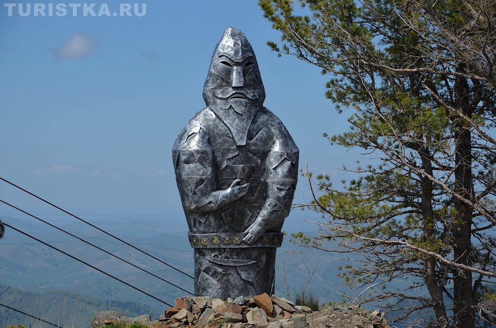 Скульптура богатыря Когудей-Мергена