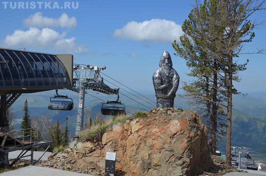 Скульптура богатыря Когудей-Мергена