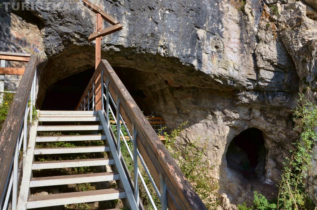 Денисова пещера