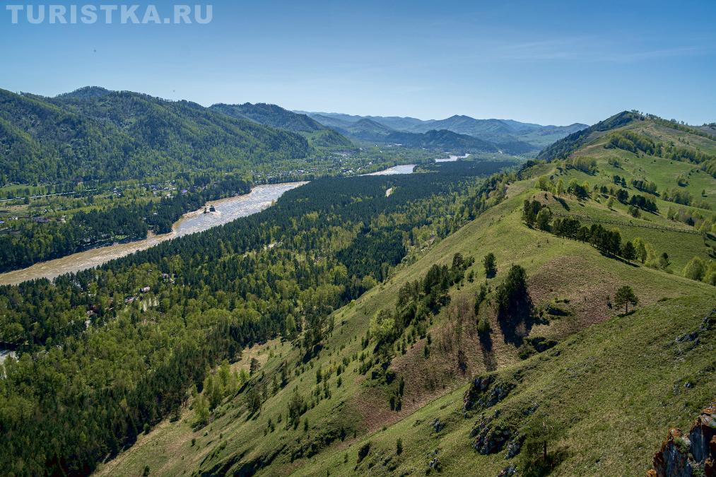 Вид на Катунь от скалы Чертов палец