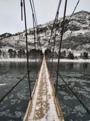 Подвесной мост в Аносе через реку Катунь