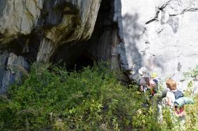 Отдых на Алтае : Чуйский тракт : Белобомская пещера : Вход в пещеру