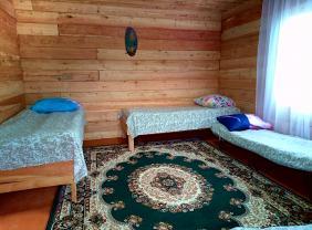 Горный Алтай : Базы в районе Белухи : Зеленый дом «У дачи» : Комната в домике