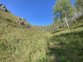 Тропа к пещерам горы Шаманка