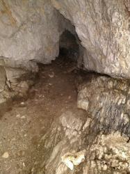 Один из лазов во второй пещере