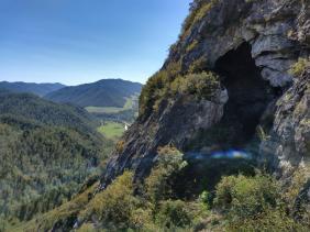 Вход в третью пещеру