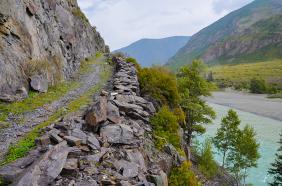 Отдых на Алтае : Дорога Инегень - Тюнгур : Дорога около слияния Катуни и Аргута