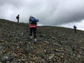 Отдых на Алтае : Что посмотреть на Семинском перевале : Гора Сарлык : Подъем по курумнику