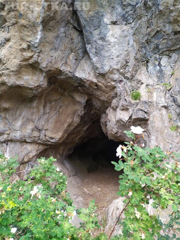 Древние пещеры Акташ