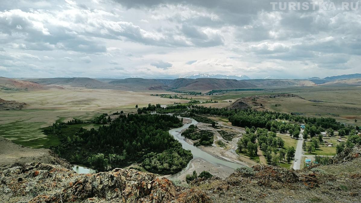 Река Чаган-Узун и въезд в село Чаган-Узун