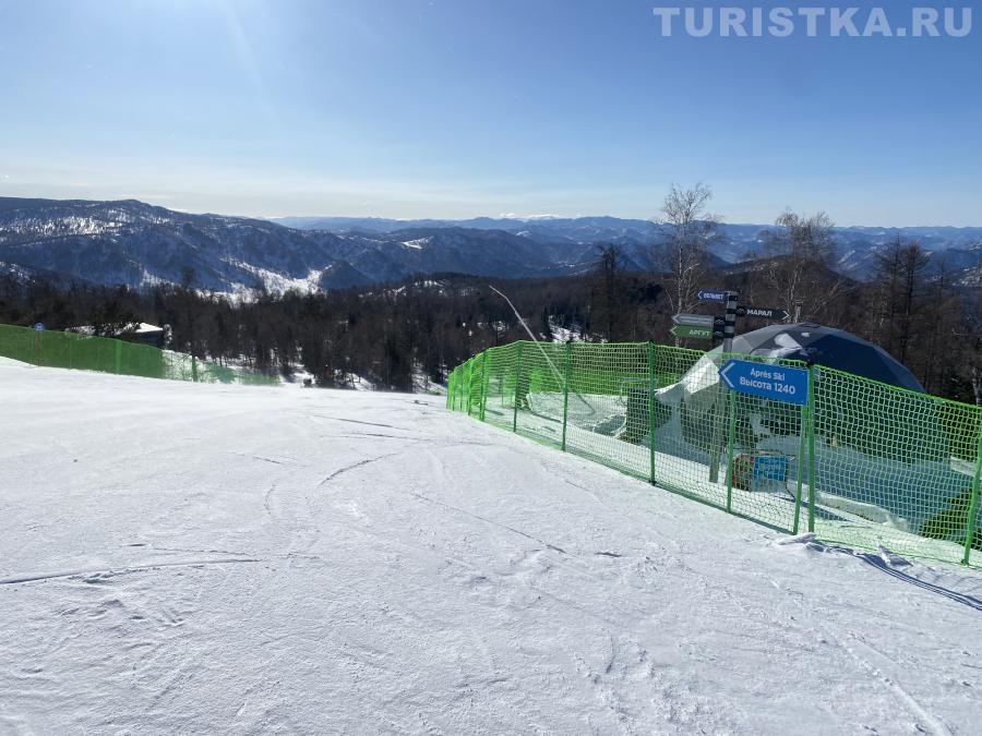На верхней станции подъемника "Восход"