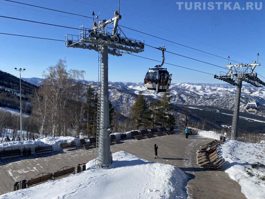 На верху гондольного подъемника 