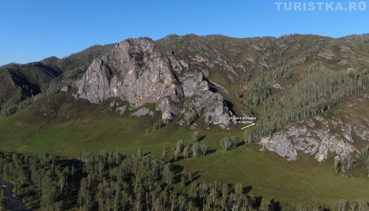 Гора Шаманка и тропа к пещерам в ложбине