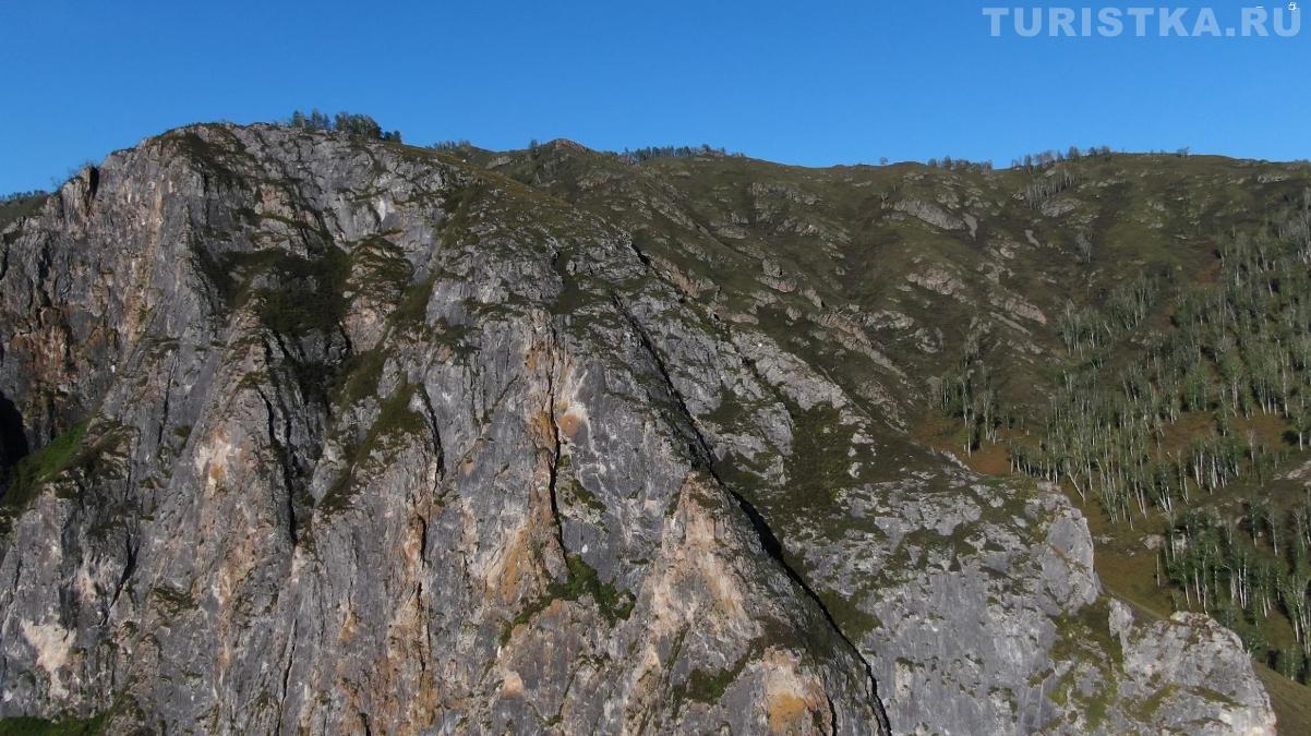 Западный склон горы Шаман камень
