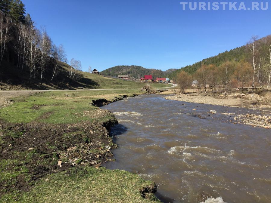 Река Узнезя перед въездом в Бешпельтир