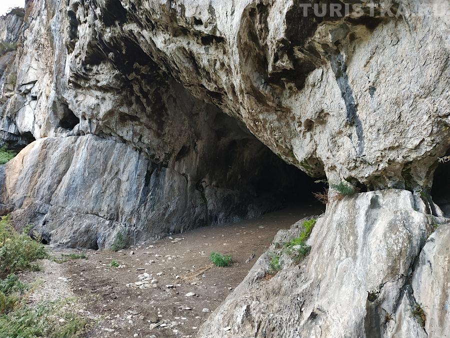 Вход в Куюлинскую пещеру