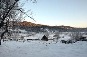 Зима на Телецком озере : Поселок Иогач 