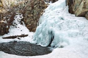 Горный Алтай : Камышлинский водопад в марте