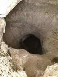 Один из лазов во второй пещере