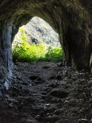 Один из лазов первой пещеры