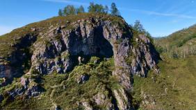 Гора Шаман камень и входы в пещеры