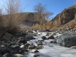 Лед на реке Кызыл-Чин утром в октябре