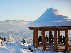 Горный Алтай : Городской панорамный парк Гора Тугая : Беседка зайсанов