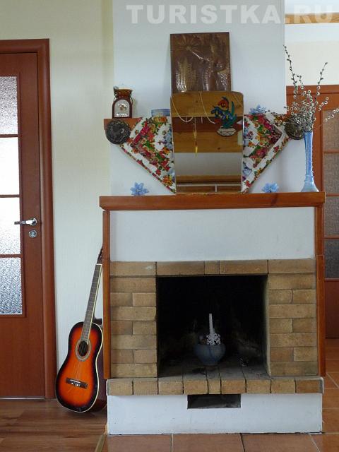 Камин на первом этаже