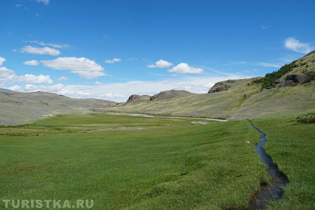 Озеро Акколь, вид когда поднимаешься к озеру Караколь