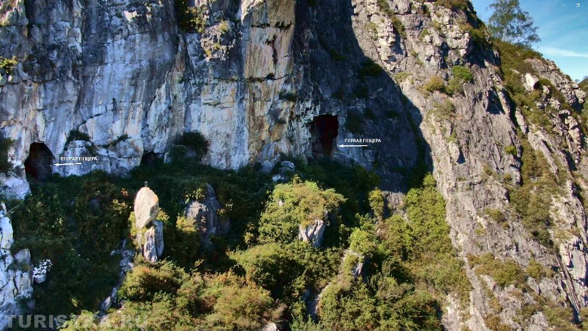 Входы в две пещеры
