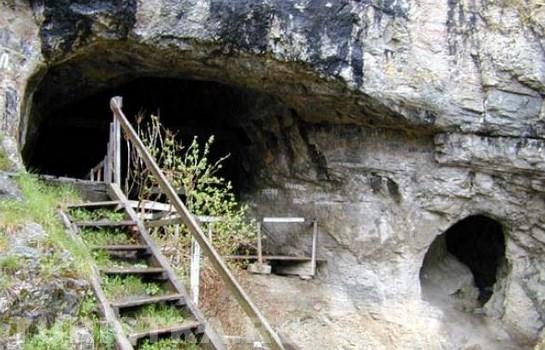 Денисова пещера